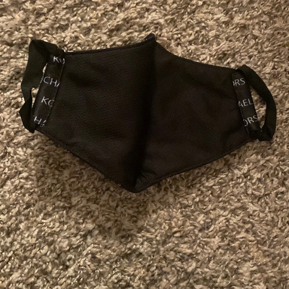 Mask for Women & Men - Picture 2 of 13